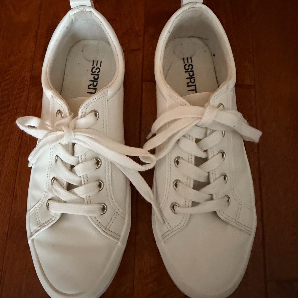Esprit Women's Cream Lace-Up Sneakers